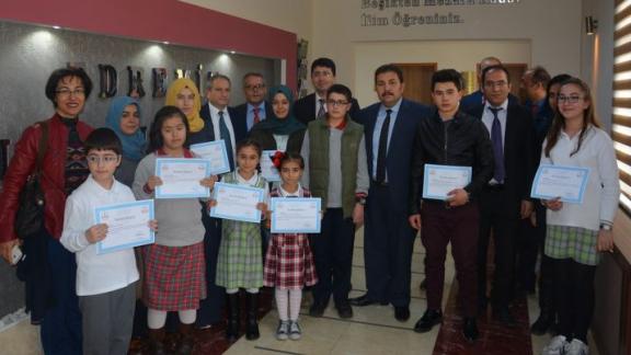 İstiklal Marşımızı Ezbere ve Güzel Okuma Yarışması Ödülleri Sahiplerini Buldu.