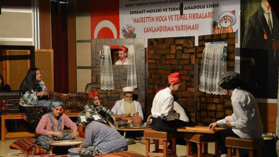  Edremitte Edebiyat Rüzgârları Tiyatro İle Esti.