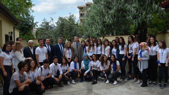 Edremit Körfez Anadolu Lisesi Öğrencilerinden  Vav Gibi Adlı Resim Sergisi