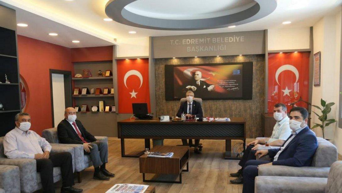 İlçe Milli Eğitim Müdürümüz Yakup Özbek'ten, Belediye Başkanımız Selman Hasan Aslan'a İade-i Ziyaret.