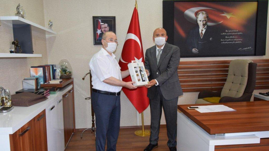 Balıkesir Üniversitesi Edremit Meslek Yüksekokulu Müdürü Raif Sakin, İlçe Milli Eğitim Müdürümüz Yakup Özbek'i Ziyaret Etti.