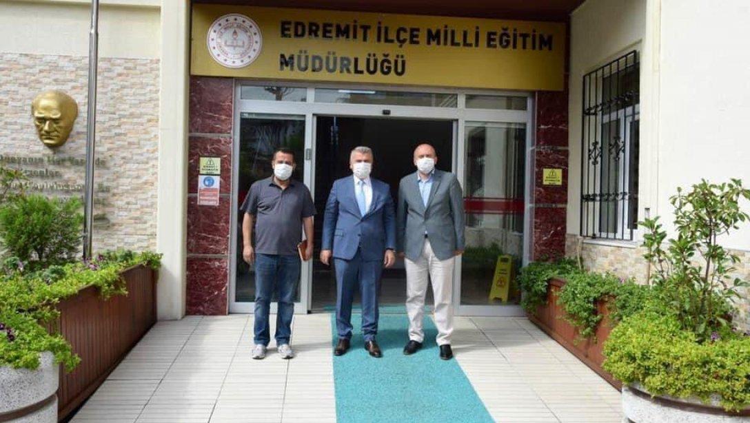Ak Parti Balıkesir Milletvekili Sayın Mustafa CANBEY, İlçe Milli Eğitim Müdürümüz Yakup ÖZBEK'i Ziyaret Etti.