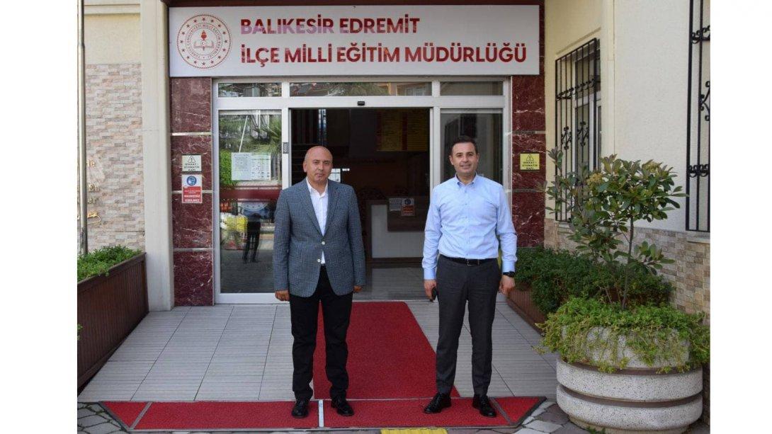 CHP Genel Başkan Yardımcısı Ahmet AKIN ve CHP İlçe Yönetimden İlçe Milli Eğitim Müdürümüz Yakup ÖZBEK'e Ziyaret.