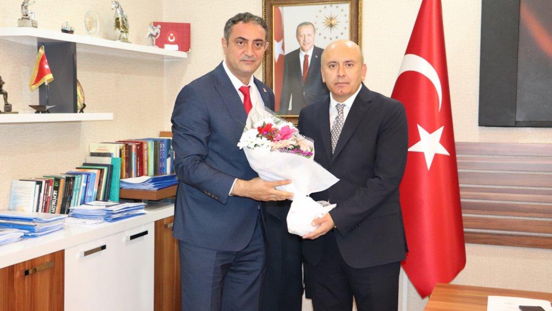 Edremit CHP İlçe Yönetim Kurulu Üyeleri İlçe Millî Eğitim Müdürümüz Yakup ÖZBEK'in Öğretmenler Günü'nü Kutladı