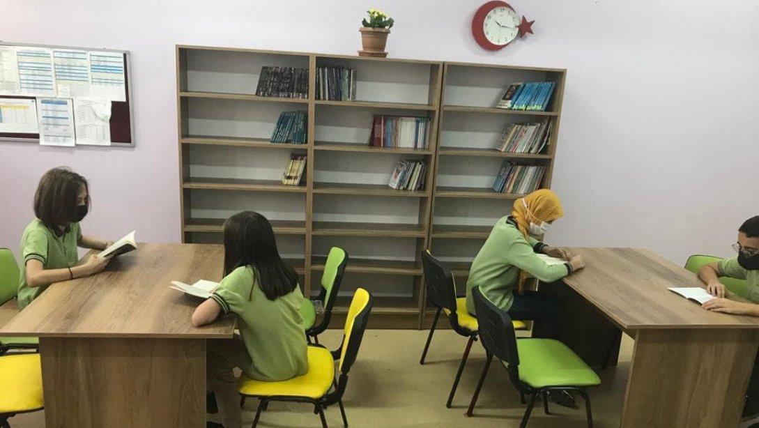Bakanlığımızın Başlattığı Kütüphanesiz Okul Kalmasın Kampanyası Kapsamında Okullarımıza Kütüphaneler Yapılıyor