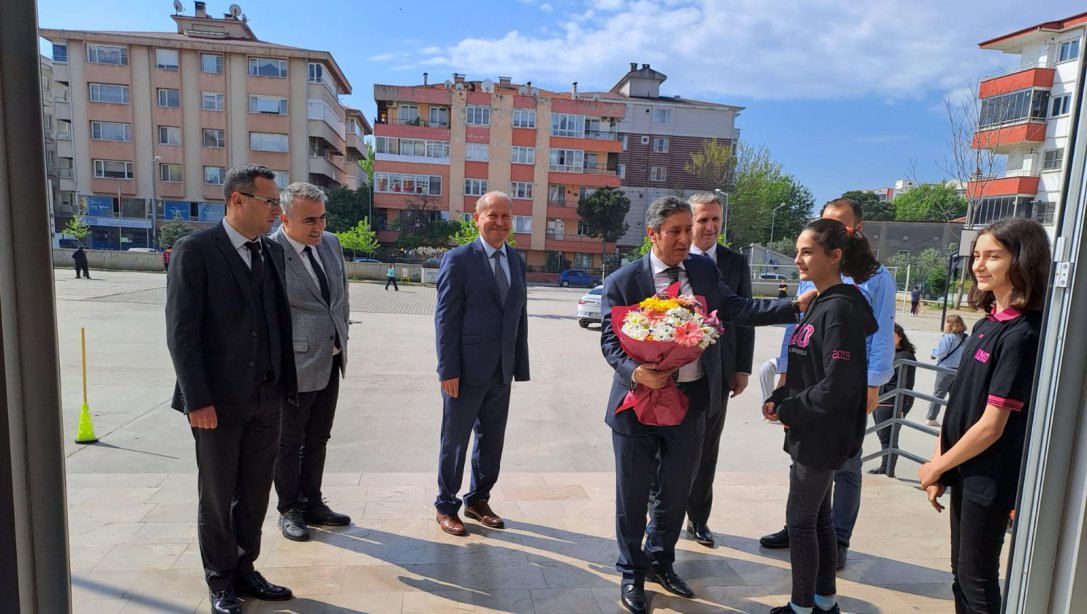İl Milli Eğitim Müdürümüz Sayın Ali Tatlı bugün Edremit'e geldi.