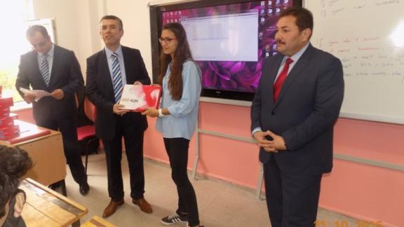 Edremit Anadolu Lisesi´nde Öğrencilerin Tablet Sevinci