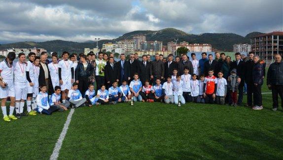 Mahalle Ligi Futbol Turnuvası Edremit Grubu Şampiyonları Ödüllerini Aldılar.