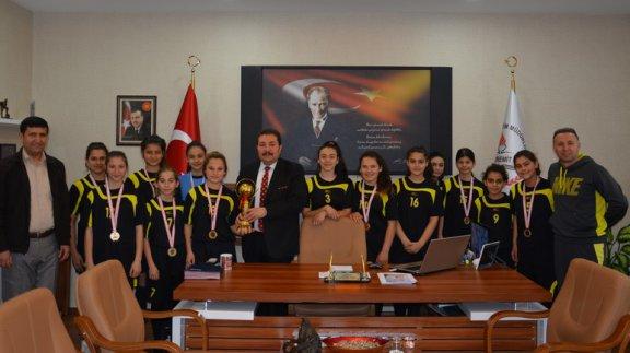 Mehmet Akif Ersoy Ortaokulu Yıldız Kız Futbol Takımı İl Birincisi Oldu