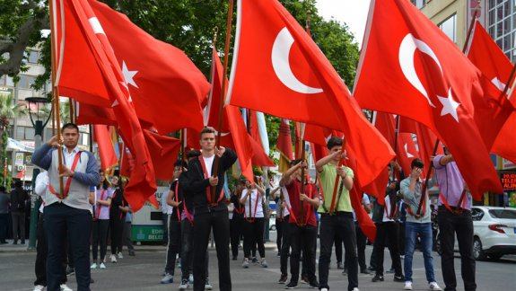 İlçemizde 19 Mayıs Atatürkü Anma ve Gençlik ve Spor Bayramı Coşkuyla Kutlandı.