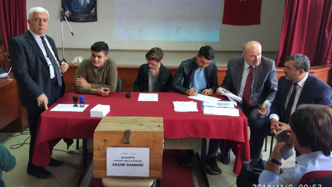 Demokrasi Eğitimi ve Okul Meclisleri İlçe Öğrenci Meclisi Seçimi Yapıldı.