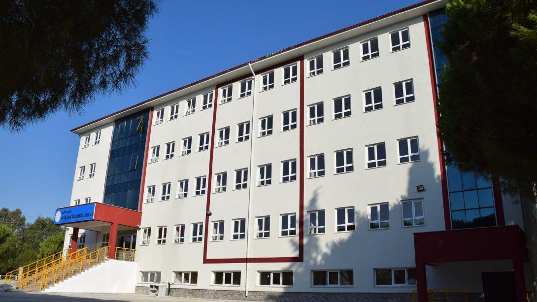 Edremit'e 1 Yılda 6 Yeni Okul, (134 Derslik) 300 kişilik Öğrenci Yurdu ve Spor Salonu Kazandırıldı.