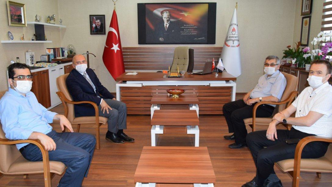 Edremit Devlet Hastanesi Başhekimi ve Yöneticileri, İlçe Milli Eğitim Müdürümüz Yakup Özbek'i Ziyaret Etti.