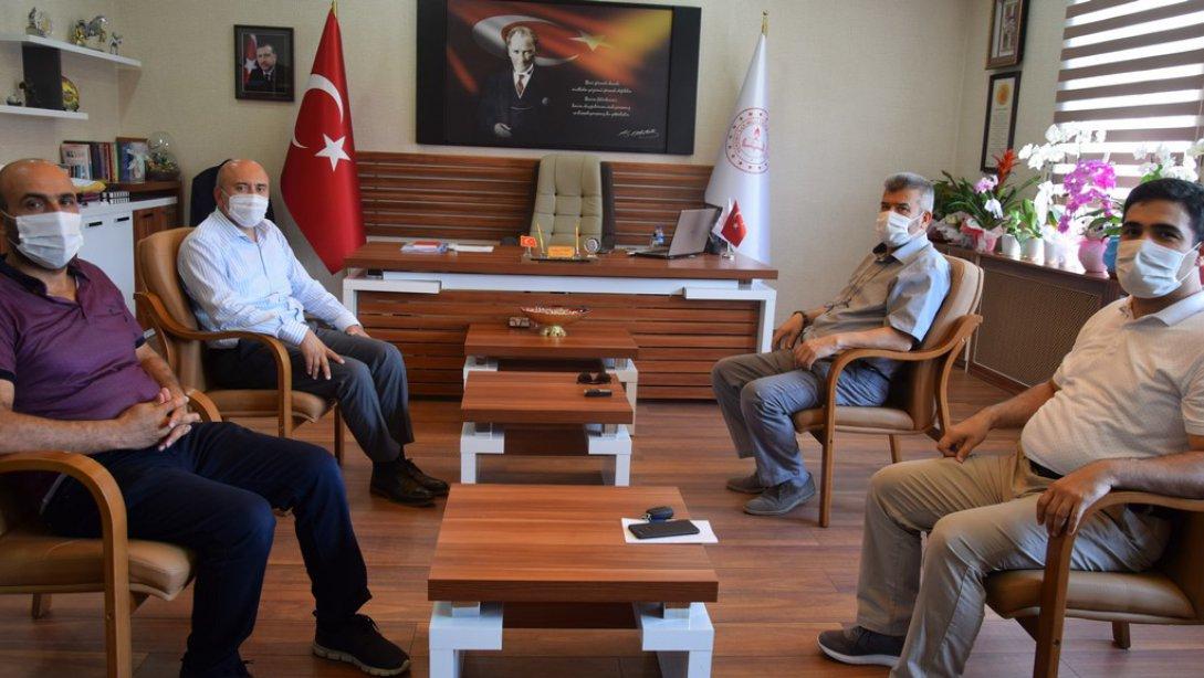 Edremit İlçe Müftümüz Ahmet YAYLA ve Şube Müdürü Adem ALBAYRAK   İlçe Milli Eğitim Müdürümüz Yakup ÖZBEK'i Ziyaret Etti.
