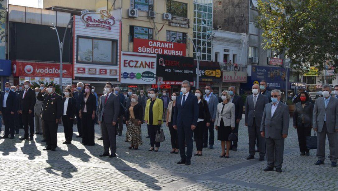 19 Ekim Muhtaralar Günü Kutlama Programı Cumhuriyet Meydanı'nda Yapıldı.