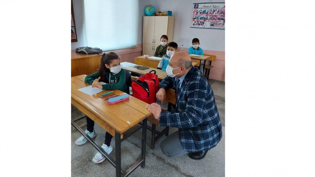 İlçe Milli Eğitim Müdürümüz Yakup Özbek, Köy Okullarımızda Yüz Yüze Eğitim Faaliyetlerine Katıldı.