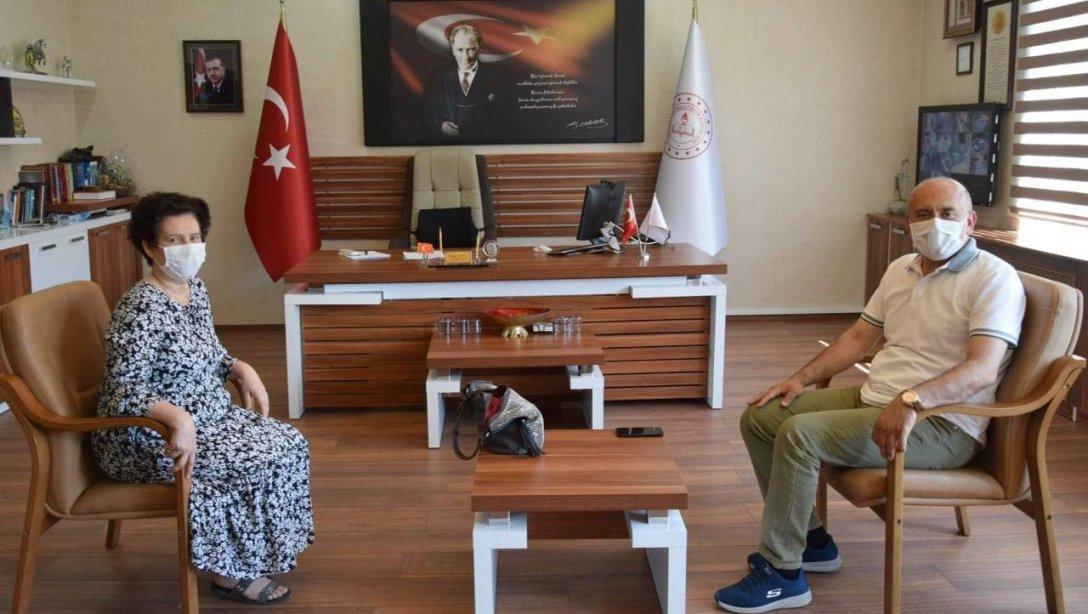 Gaziilyas Mahallesi Muhtarı Hatice GÜNERİ, İlçe Milli Eğitim Müdürümüz Yakup ÖZBEK'i Ziyaret Etti. 