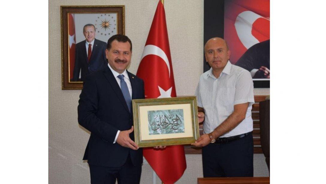 Balıkesir Büyükşehir Belediye Başkanımız Sayın Yücel YILMAZ, İlçe Milli Eğitim Müdürümüz Yakup ÖZBEK'i Ziyaret Etti.