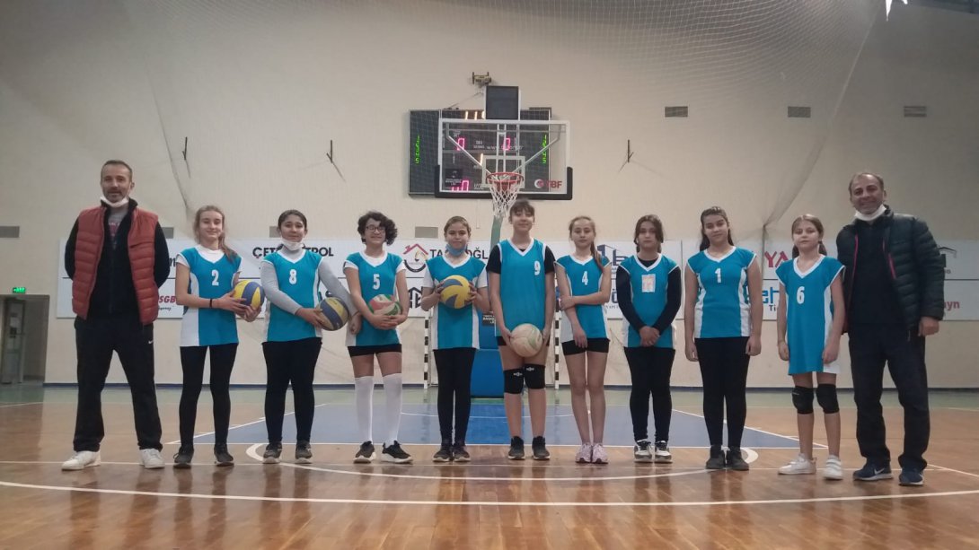 Voleybol Küçük Kızlar Kategorisinde 2 Okulumuz Derece Kazandı