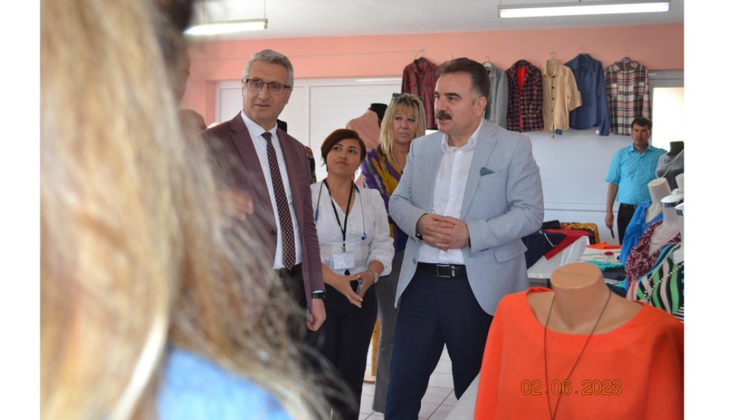Bostancı Köyünde Halk Eğitimi Merkezinin Yıl Sonu Sergisi Açıldı.