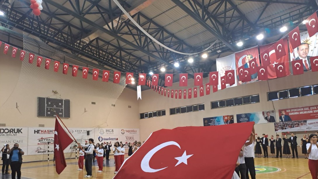 19 Mayıs Atatürk'ü Anma ve Gençlik Spor Bayramı Edremit İlçemizde çoşkuyla kutlandı.